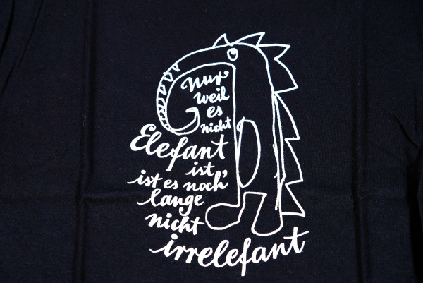 T-Shirt "Nur weil es nicht Elefant ist..." schwarz